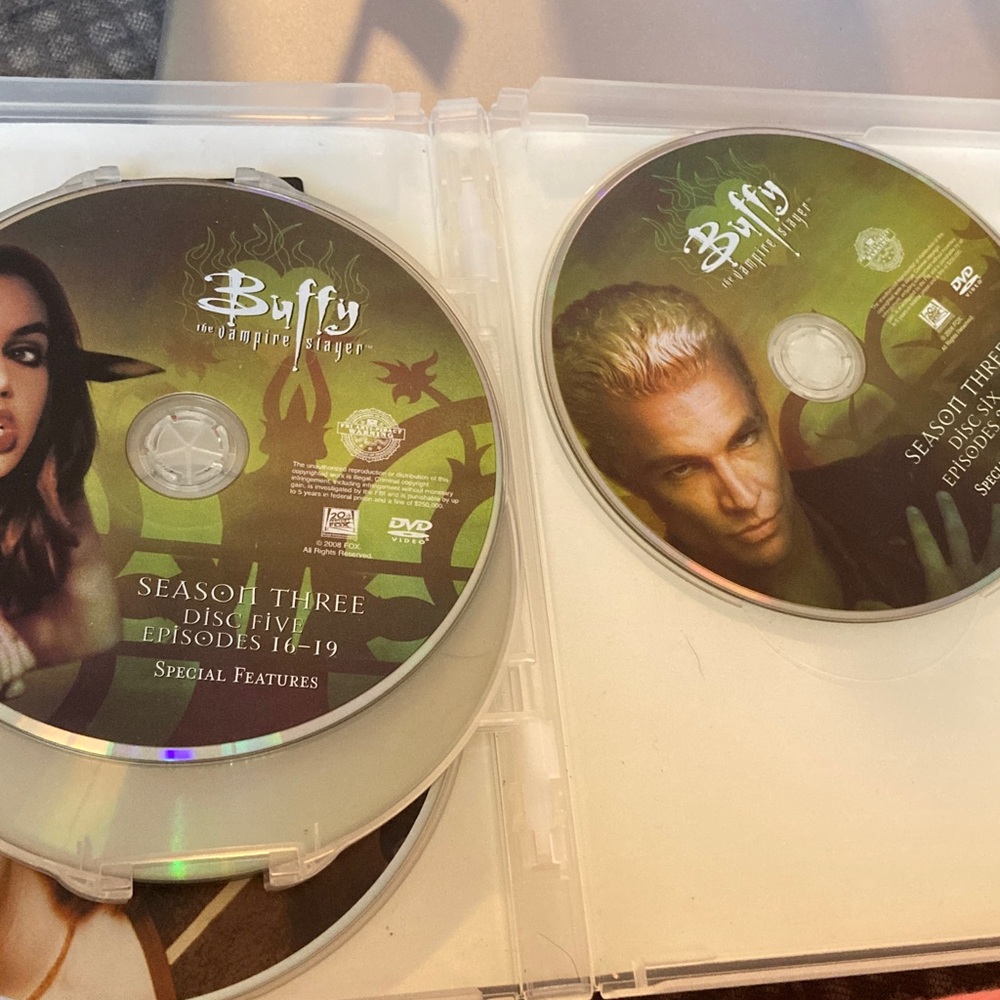 Buffy the vampire slayer season 3 dvd set complete good condition - Picture 5 of 5